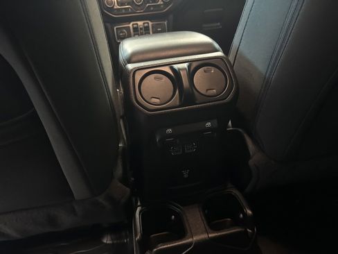 Used 2019 Jeep Wrangler Unlimited Sahara image 14