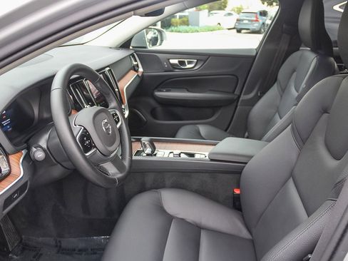 Used 2025 Volvo V60 B5 Cross Country Plus image 22