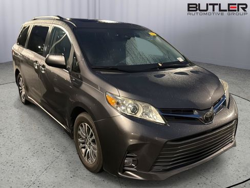 Used 2019 Toyota Sienna XLE FWD image 5