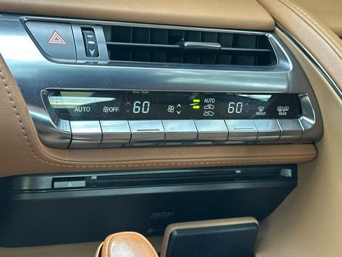 Used 2018 Lexus LC 500 Coupe w/ Performance Package image 23