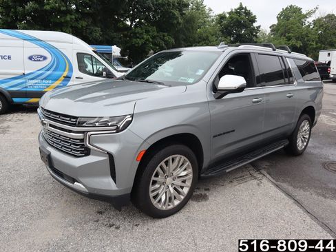 Used 2023 Chevrolet Suburban Premier AWD/4WD image 9