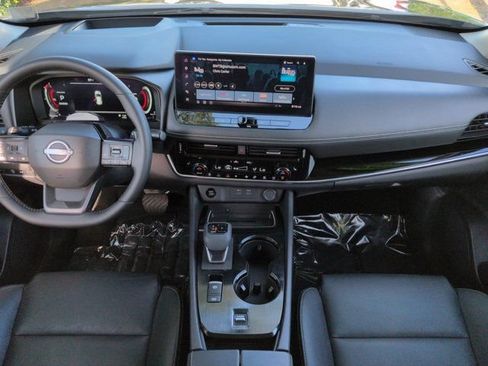 Used 2025 Nissan Rogue SL w/ Tech Package FWD image 14