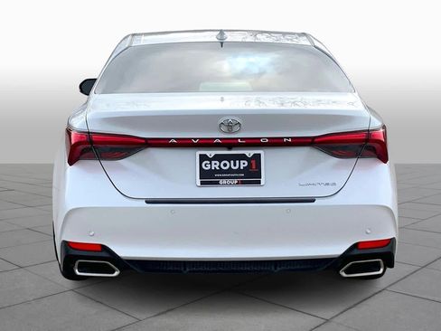 Used 2020 Toyota Avalon Limited image 4