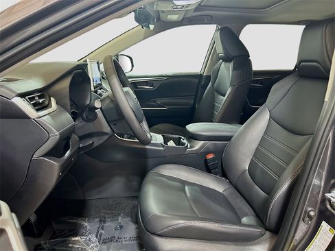 Used 2025 Toyota RAV4 XLE Premium image 17