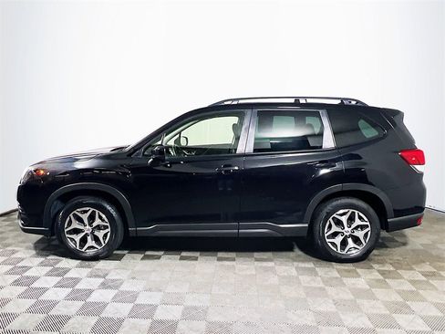 Used 2023 Subaru Forester Premium image 5