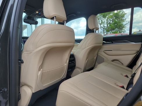 Used 2024 Jeep Grand Cherokee Limited w/ Trailer Tow Package AWD/4WD image 10