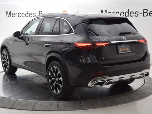 Used 2025 Mercedes-Benz GLC 350e 4MATIC image 4