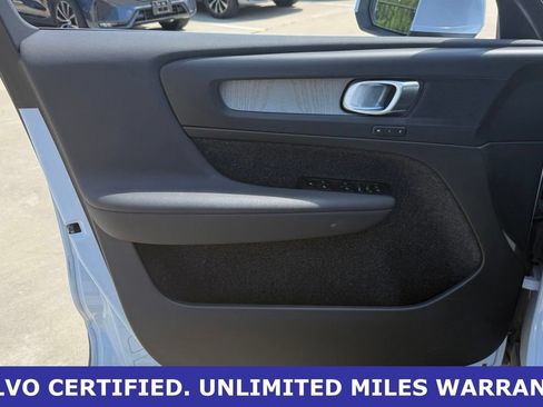 Certified 2025 Volvo XC40 B5 Plus AWD/4WD image 18