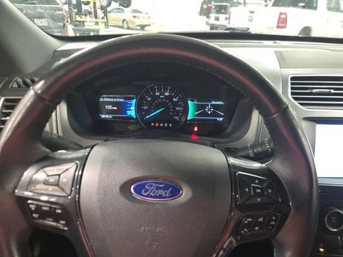 Used 2019 Ford Explorer XLT w/ Equipment Group 202A AWD/4WD image 16
