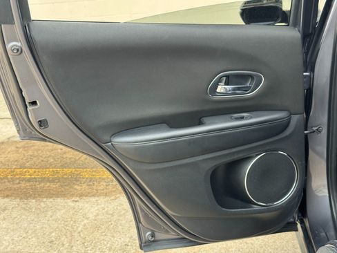 Used 2018 Honda HR-V EX image 37