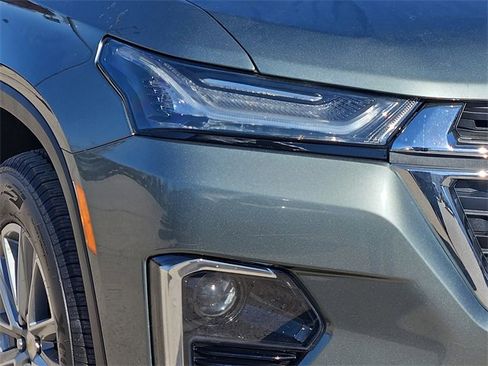Used 2023 Chevrolet Traverse LT image 8