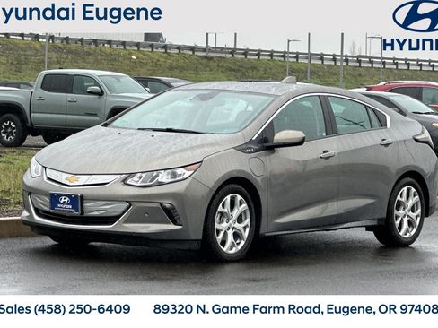 Used 2017 Chevrolet Volt Premier w/ Driver Confidence II Package image 9