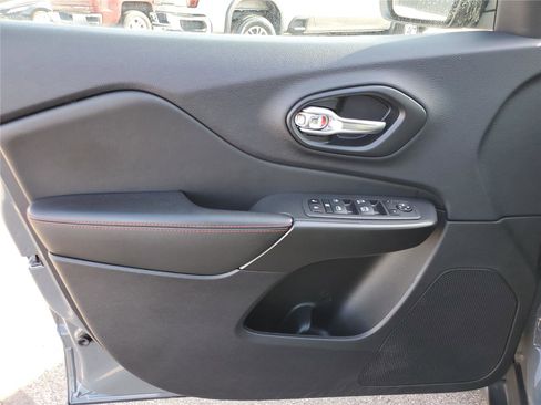 Used 2022 Jeep Cherokee Trailhawk image 20