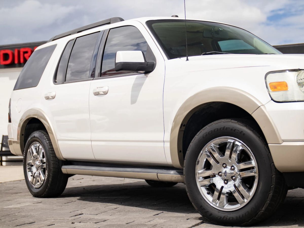 Used 2010 Ford Explorer Eddie Bauer RWD image 2