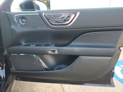 Used 2019 Lincoln Continental Reserve FWD image 14