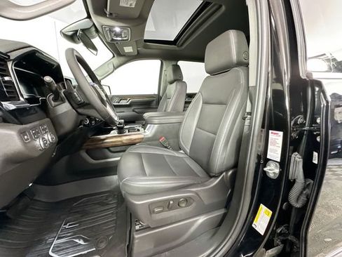 Used 2024 GMC Sierra 1500 Elevation w/ Elevation Premium Package AWD/4WD image 4