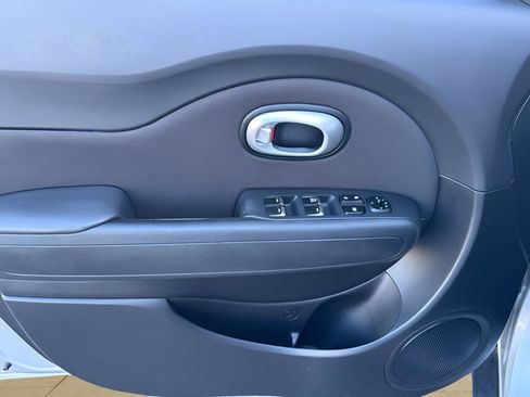 Used 2019 Kia Soul image 27