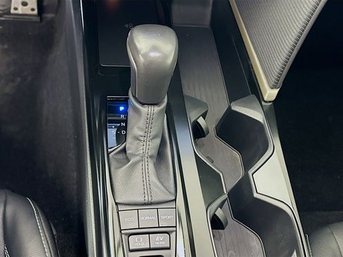 Used 2025 Toyota Camry SE w/ Multimedia Upgrade Package image 23