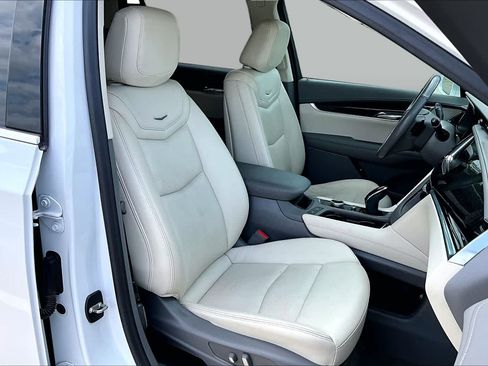 Used 2020 Cadillac XT6 Premium Luxury FWD image 9