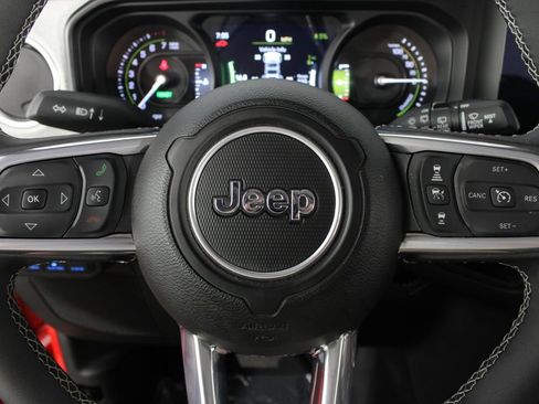 Used 2025 Jeep Wrangler Unlimited Sahara w/ Safety Group AWD/4WD image 12