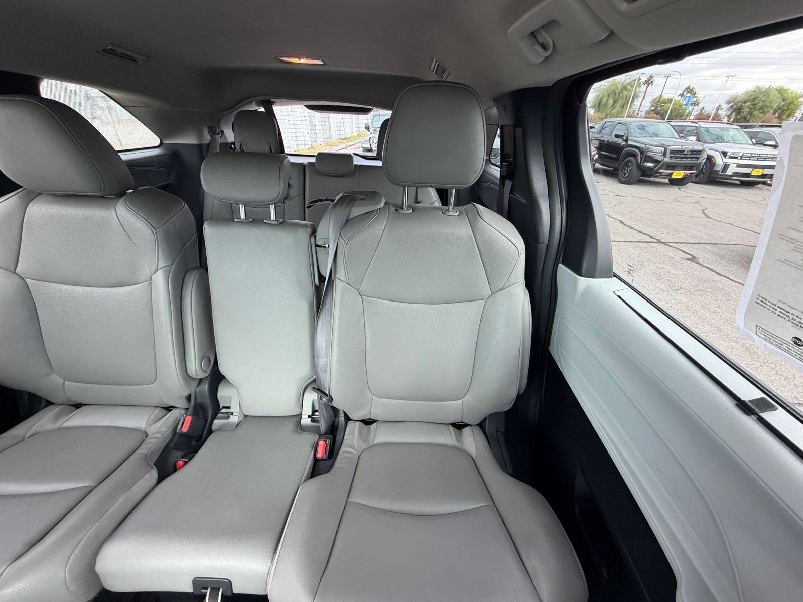 Used 2025 Toyota Sienna XLE FWD image 38