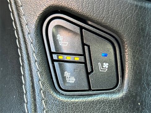 Used 2019 Chevrolet Suburban Premier image 31