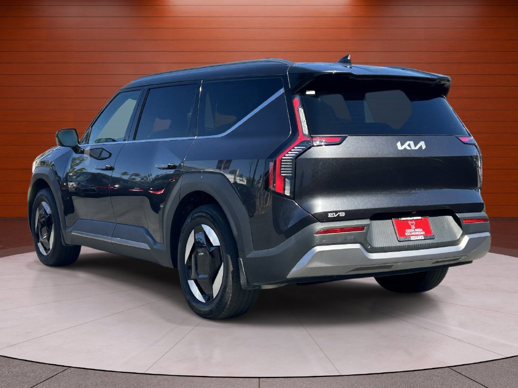 Used 2024 Kia EV9 Wind AWD/4WD image 2