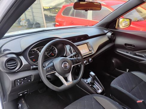 Used 2020 Nissan Kicks S image 12
