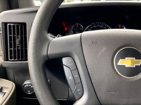 Used 2020 Chevrolet Express 2500 LT w/ LT Preferred Equipment Group RWD image 21