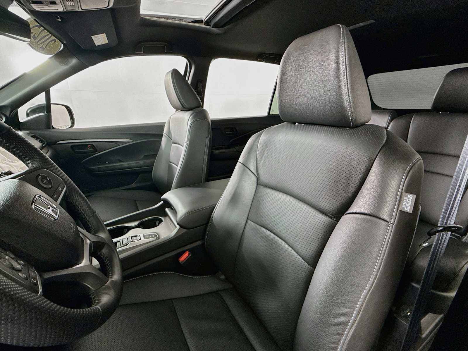 Certified 2025 Honda Passport EX-L image 32