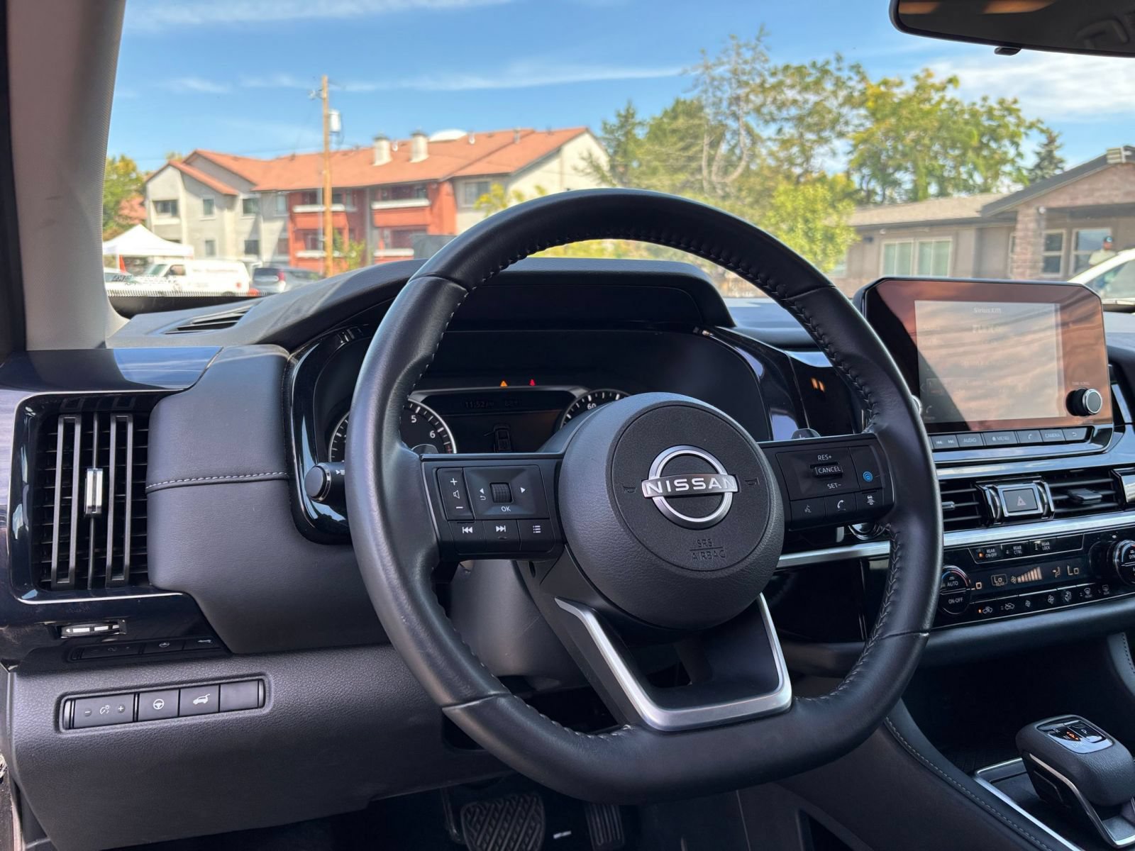 Used 2025 Nissan Pathfinder SV FWD image 36
