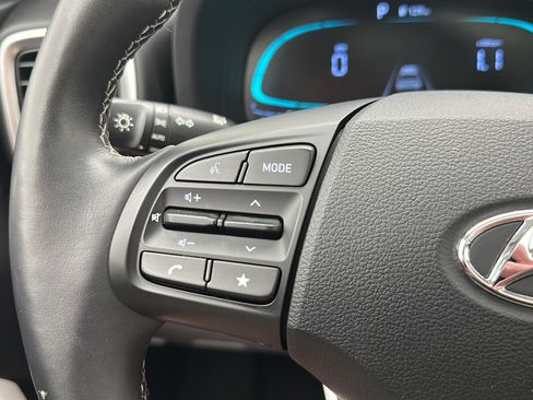 Used 2025 Hyundai Venue SEL FWD image 18