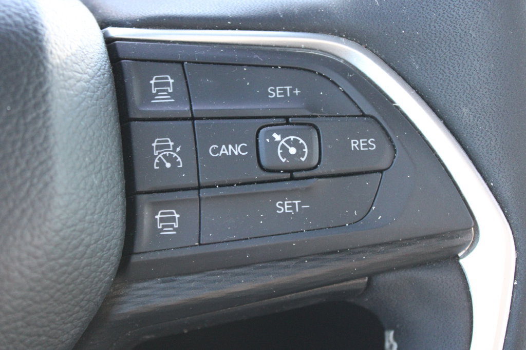 Used 2024 Jeep Grand Cherokee L Altitude AWD/4WD image 26