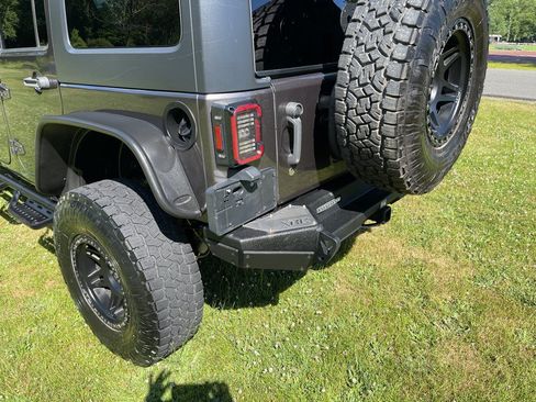 Used 2014 Jeep Wrangler Unlimited Rubicon w/ Connectivity Group AWD/4WD image 15