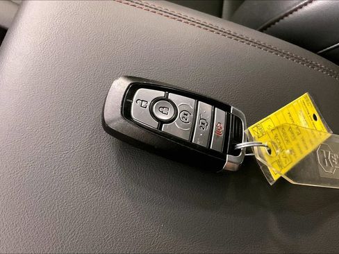 Used 2025 Ford Explorer Active w/ Active Comfort Package RWD image 13