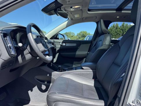 Certified 2024 Volvo XC40 B5 Core w/ Climate Package AWD/4WD image 13