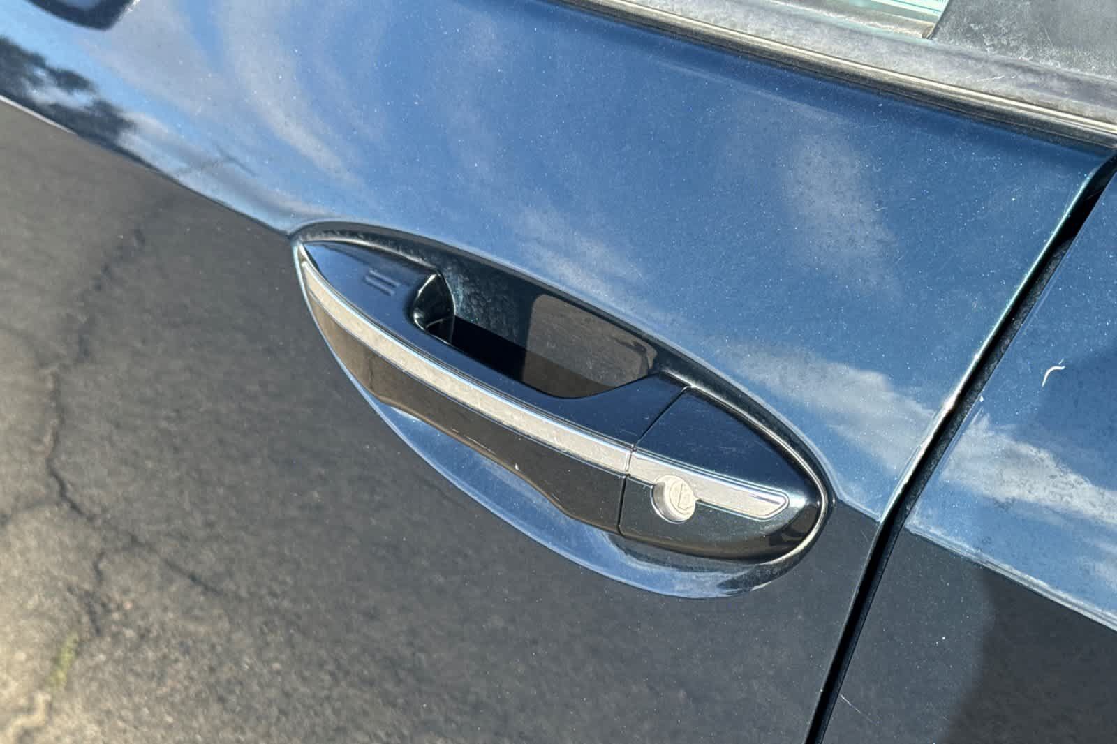 Used 2019 Toyota Corolla XLE FWD image 10