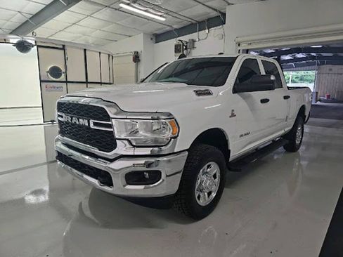Used 2022 RAM 2500 Tradesman w/ Chrome Appearance Group AWD/4WD image 3