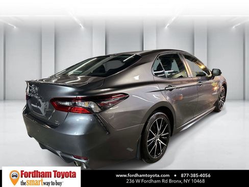 Used 2024 Toyota Camry SE w/ Cold Weather Package image 4