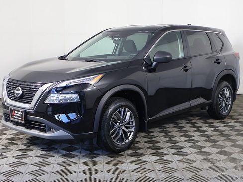 Used 2023 Nissan Rogue S AWD/4WD image 3