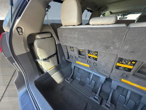Used 2011 Toyota Sienna XLE w/ XLE Navigation Pkg FWD image 39