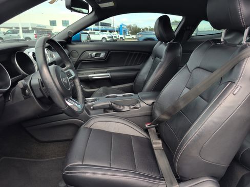 Used 2019 Ford Mustang Premium image 13