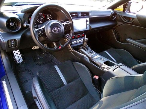 Used 2025 Toyota GR86 Premium w/ Performance Package RWD image 27