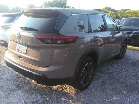 Used 2025 Nissan Rogue SV FWD image 3