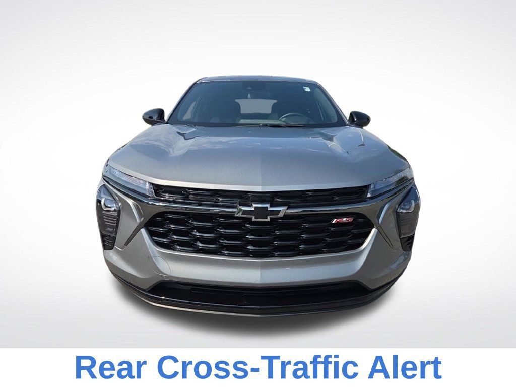 Used 2025 Chevrolet Trax RS w/ Sunroof Package FWD image 12