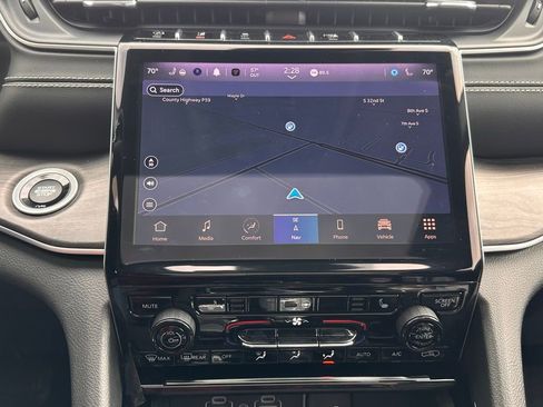 Used 2023 Jeep Grand Cherokee L Limited image 36