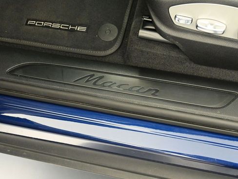Certified 2025 Porsche Macan image 16