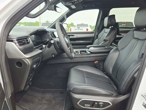 Used 2025 Jeep Wagoneer Series II w/ Premium Group I AWD/4WD image 13