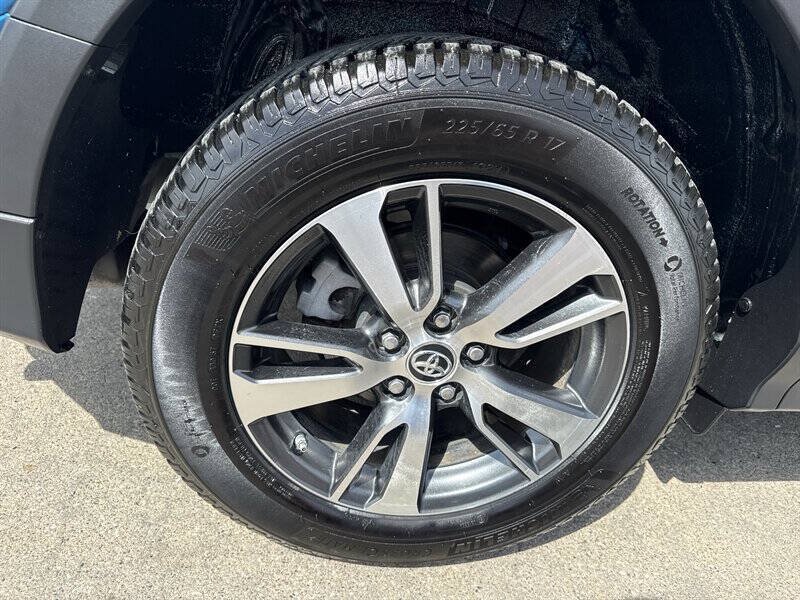 Used 2018 Toyota RAV4 XLE w/ Carpet Mat Package FWD image 14