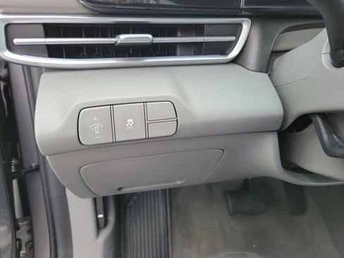 Certified 2024 Hyundai Elantra SEL FWD image 18
